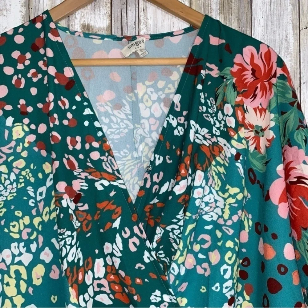 Umgee Green Leppard & Floral Open High Low Blouse - Picture 3 of 6